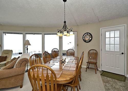 Round To It Three-bedroom Chalet