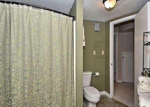 Round To It Three-bedroom Chalet