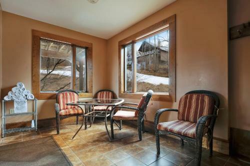 Wolverton Heights Ten-bedroom Chalet