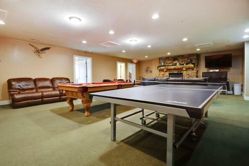 Wolverton Heights Ten-bedroom Chalet