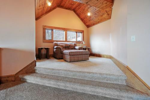 Wolverton Heights Ten-bedroom Chalet