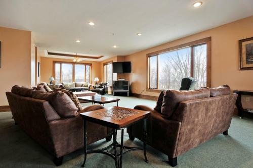 Wolverton Heights Ten-bedroom Chalet