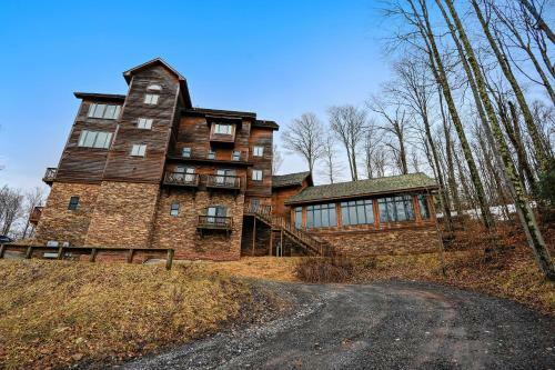 Wolverton Heights Ten-bedroom Chalet