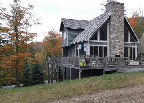 Ski Bums Inn Five-bedroom Chalet