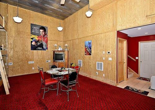 Ski Bums Inn Five-bedroom Chalet