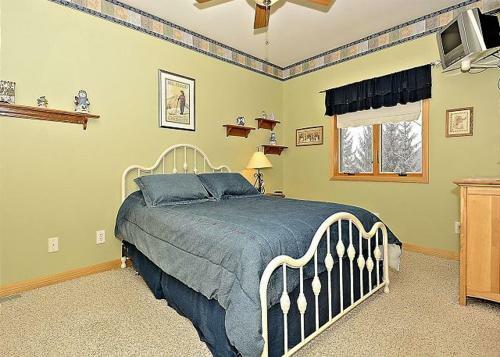 Ski Bums Inn Five-bedroom Chalet