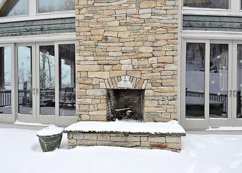 Ski Bums Inn Five-bedroom Chalet