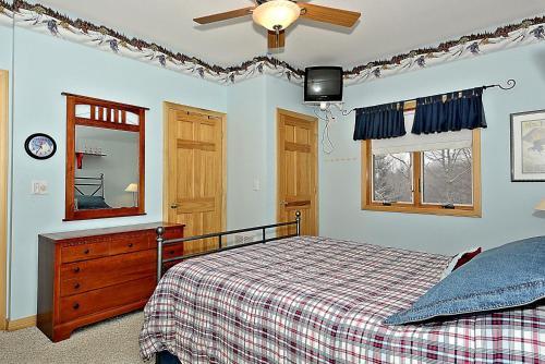 Ski Bums Inn Five-bedroom Chalet