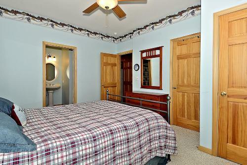 Ski Bums Inn Five-bedroom Chalet