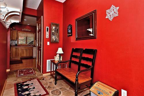 Ski Bums Inn Five-bedroom Chalet