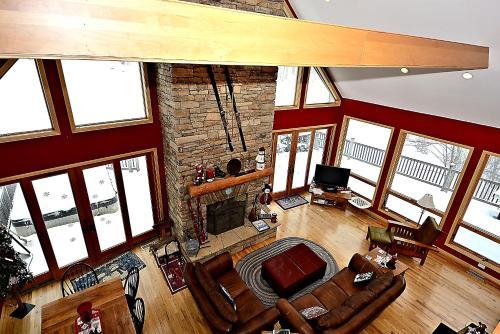 Ski Bums Inn Five-bedroom Chalet