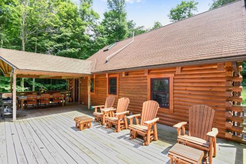 Mountain Glory Four-bedroom Chalet