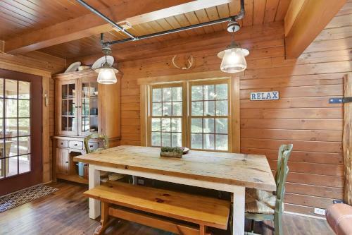 Mountain Glory Four-bedroom Chalet