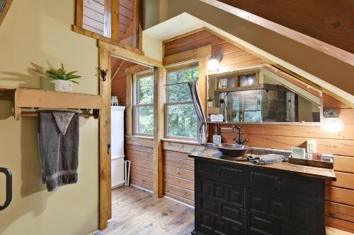 Mountain Glory Four-bedroom Chalet