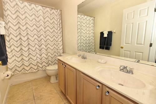 Oxford 410 Apartment