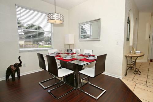 Oxford 410 Apartment