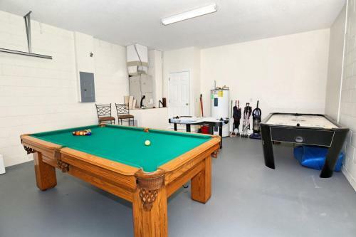 Oxford 410 Apartment