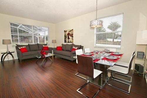 Oxford 410 Apartment