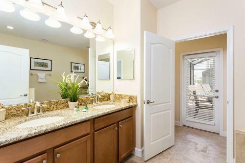 Champions Gate - Eight Bedroom Villa - Cg008