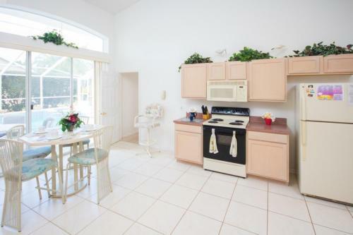 Carole's Thousand Oaks Villa - Four Bedroom Home