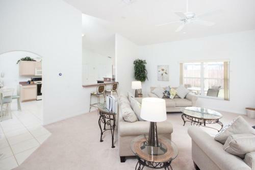 Carole's Thousand Oaks Villa - Four Bedroom Home
