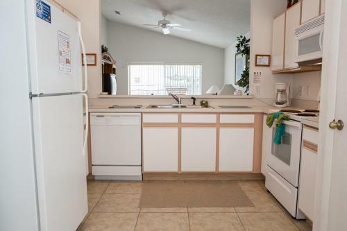 Sarah's Hampton Lakes Villa - Three Bedroom Home
