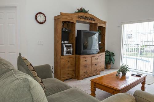 Sarah's Hampton Lakes Villa - Three Bedroom Home