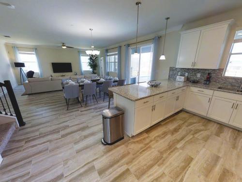 Aco Six Bedroom Home In Champions Gate (1705)