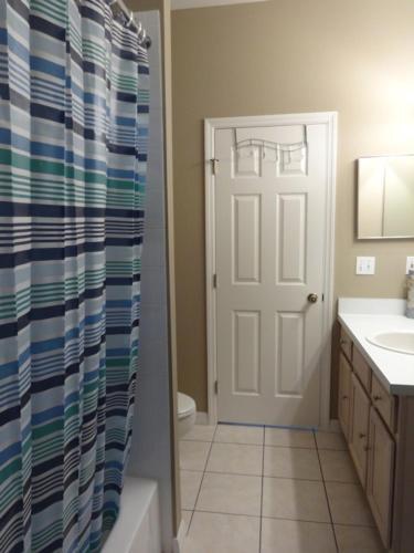 Glenbrook Four-bedroom Home 6gb