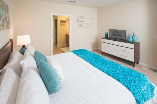 Julie's Oasis Villa - Four Bedroom Home