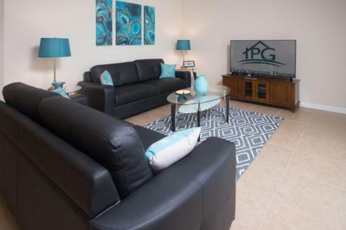 Julie's Oasis Villa - Four Bedroom Home
