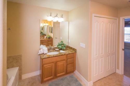 Halvdan's West Haven Villa - Four Bedroom Home