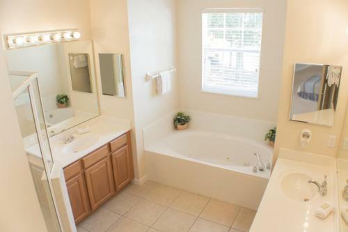 Brett's Highlands Reserve Villa - Four Bedroom Home