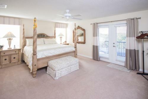 Joanne's West Haven Villa - Five Bedroom Home