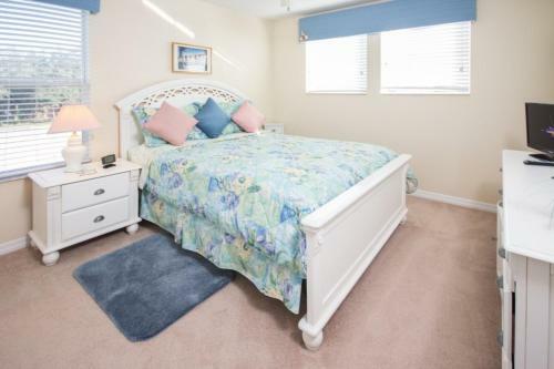 Joanne's West Haven Villa - Five Bedroom Home