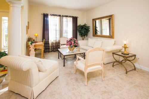 Joanne's West Haven Villa - Five Bedroom Home