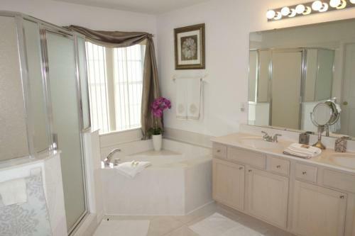 Marianne's Highlands Reserve Villa - Five Bedroom Home