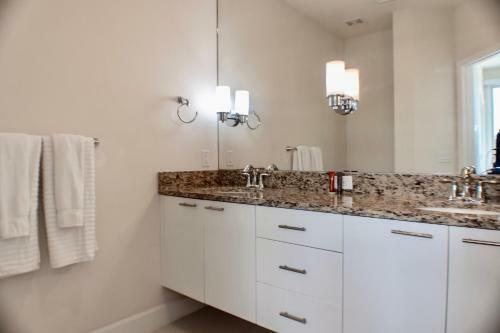 Aco Family - 3 Bd With Pool (1712)