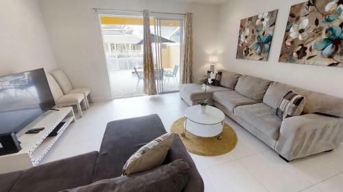 Aco Family - 3 Bd With Pool (1712)