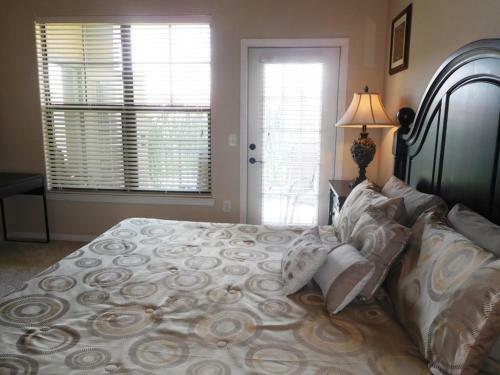 Charo Apartment # 904-537