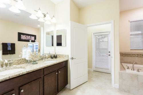 Champions Gate - Eight Bedroom Villa - Cg022