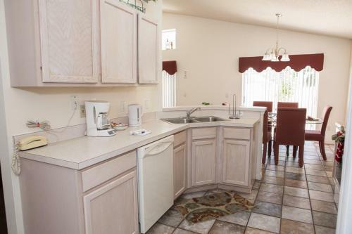 Albert's Westridge Villa - Three Bedroom Home