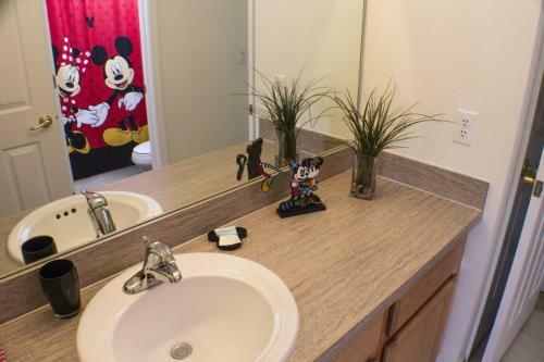 Mickey Magic Retreat - Four Bedroom Home
