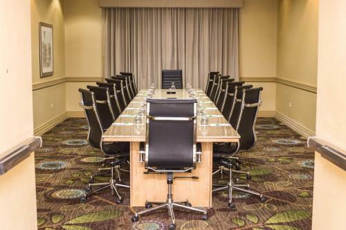Holiday Inn Hotel & Suites Bolingbrook
