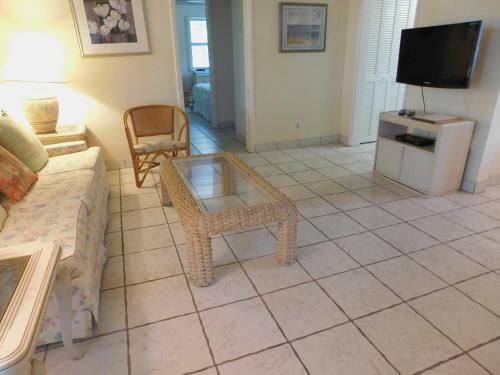 Apartamento The Grove Beach Condominiums