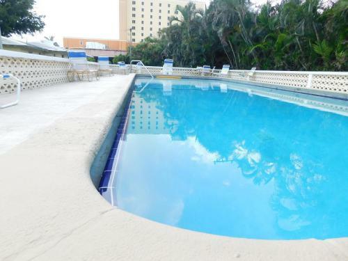 Apartamento The Grove Beach Condominiums