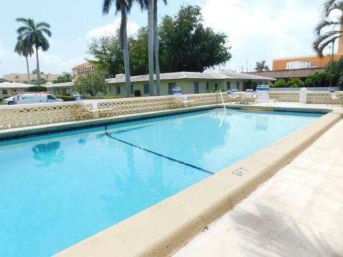 Apartamento The Grove Beach Condominiums