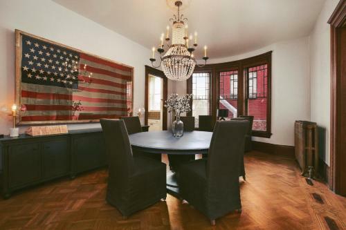 Henry Lee House