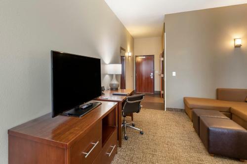 Hotel Comfort Suites Near Denver Downtown