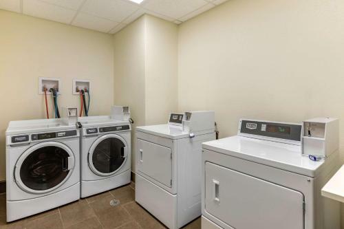 Hotel Comfort Suites Near Denver Downtown